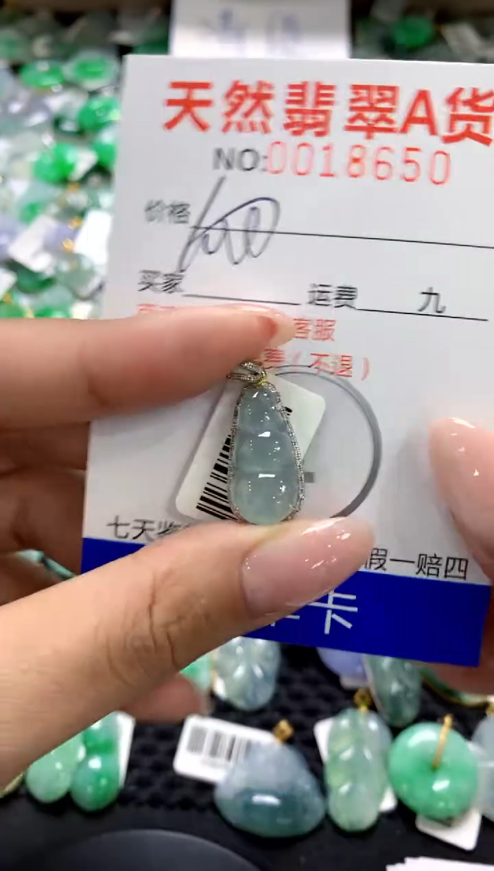 翡翠18K金镶嵌颈饰11111111111111