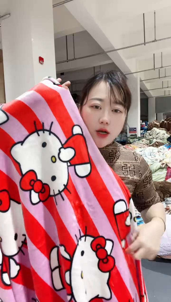 牛奶绒主播手上展示