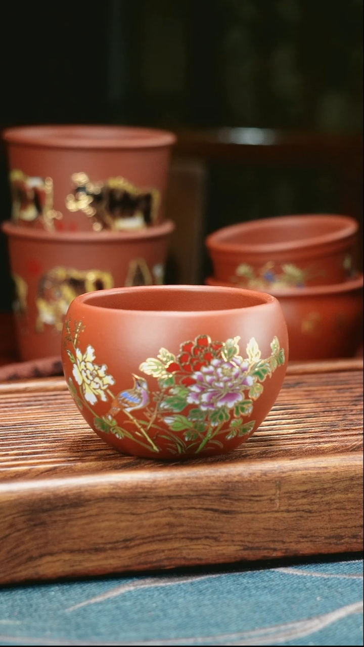 茶杯紫砂描金牡丹