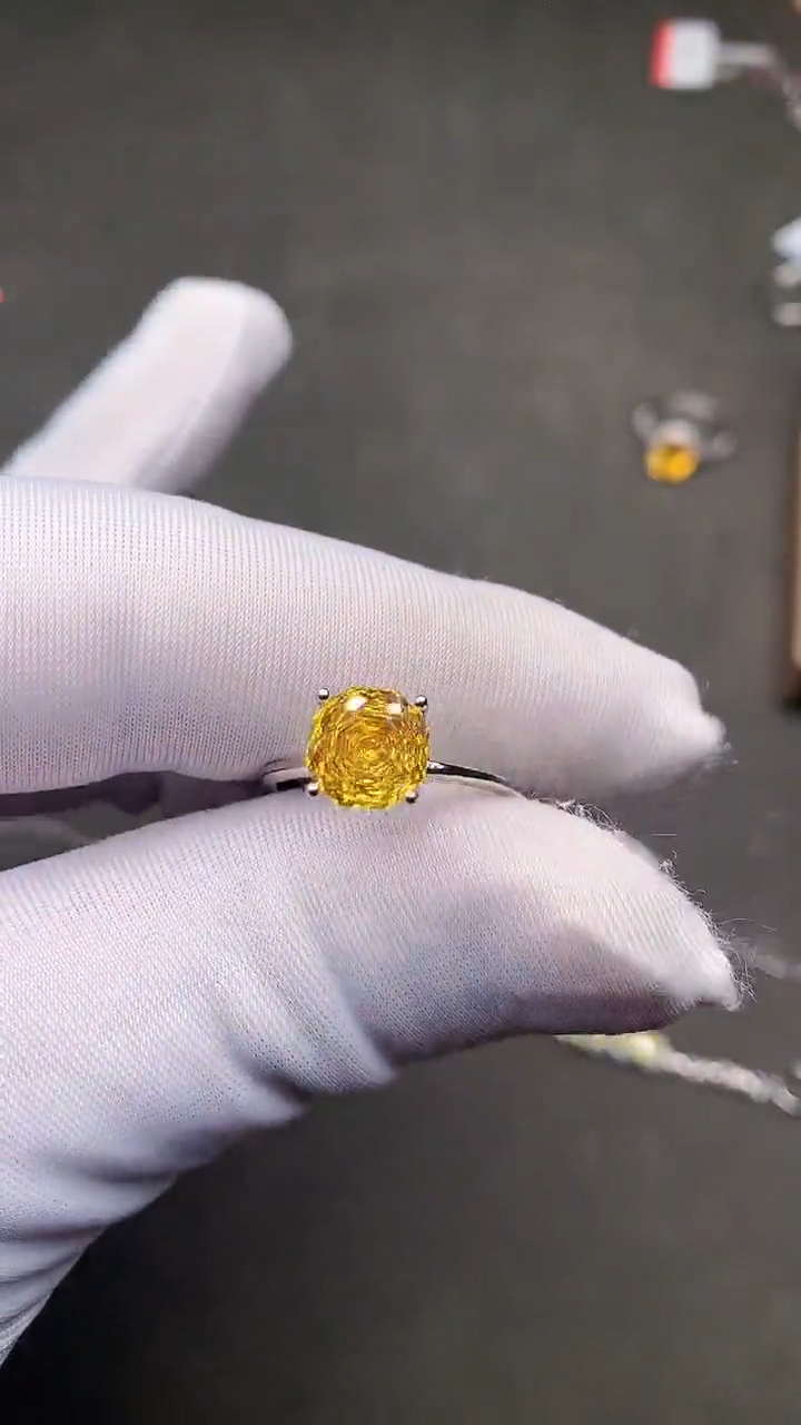 【闪购商品】彩色蓝宝石戒指银S925镶嵌......