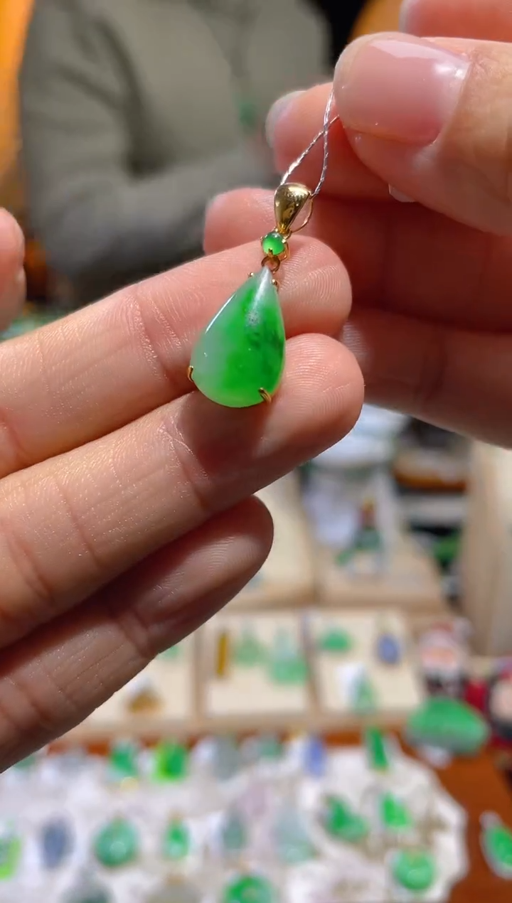 【闪购商品】翡翠颈饰18K金镶嵌假一赔三