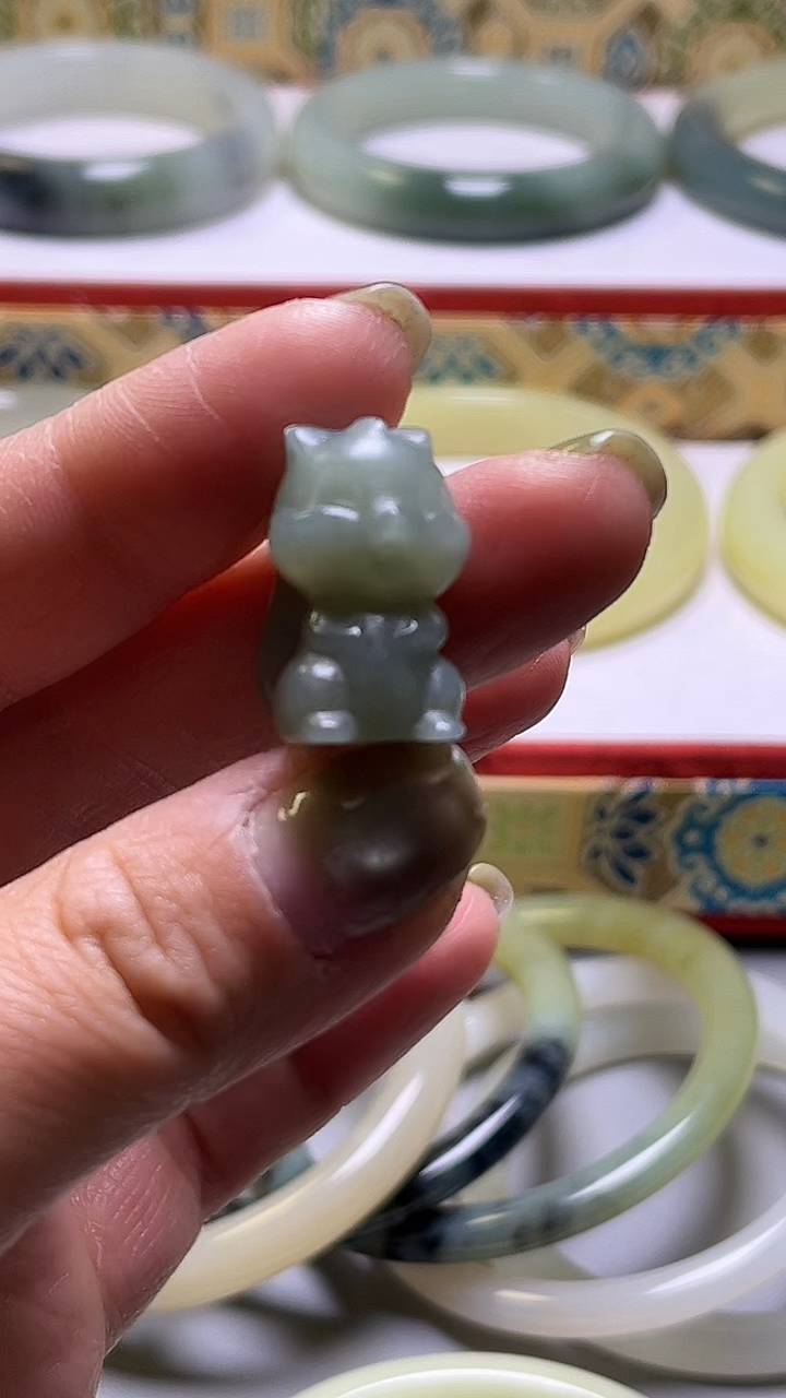 和田玉未镶嵌颈饰新疆切莫蓝狐狸吊坠