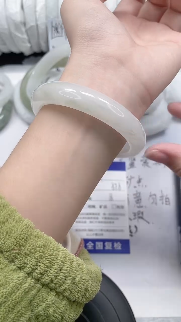 未镶嵌手镯石英质玉131-57/58