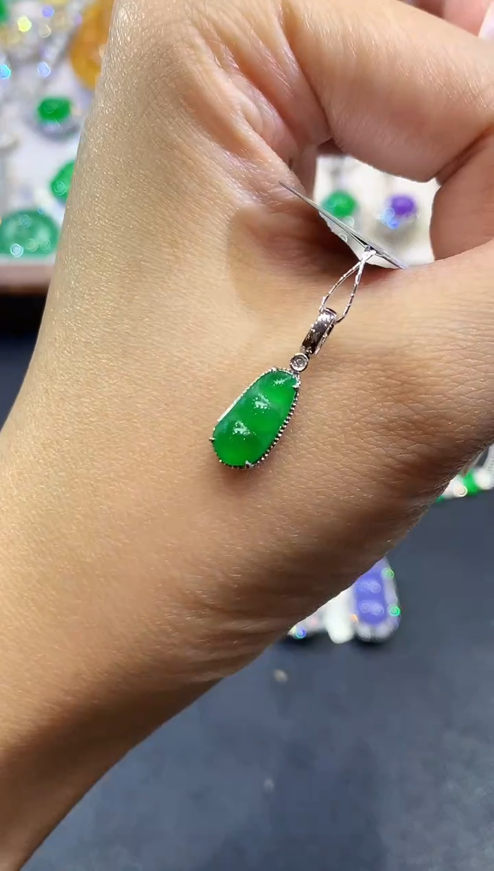 【闪购商品】翡翠18K金镶嵌吊坠(不含链)TT034744多样性发其一