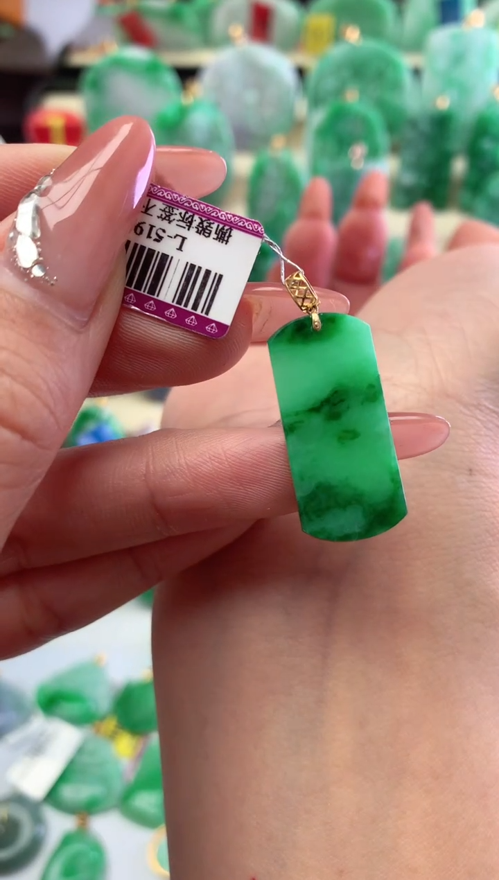 【闪购商品】翡翠吊坠(不含链)18K金镶嵌挂件