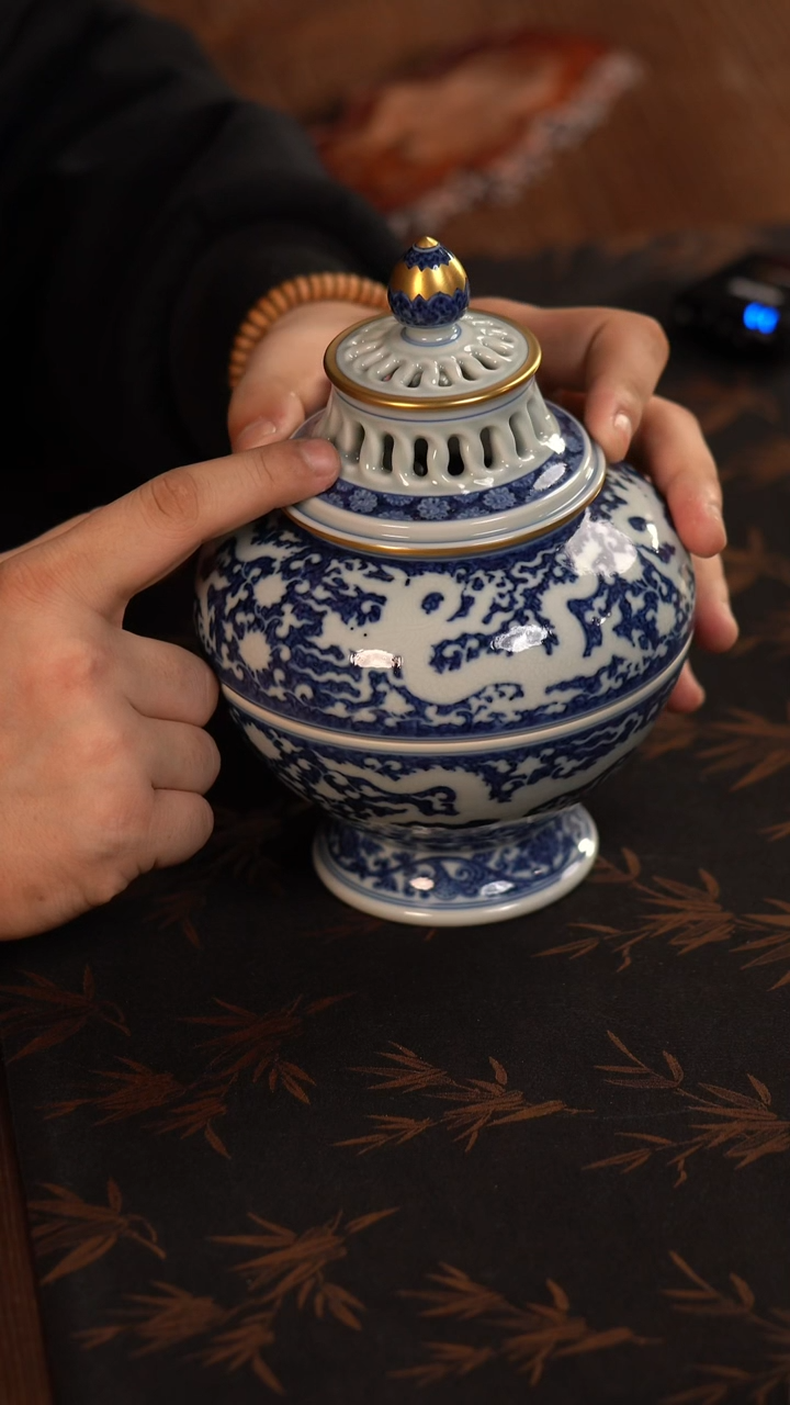 【闪购商品】杯宣之堂青花暗刻五龙缠枝香薰