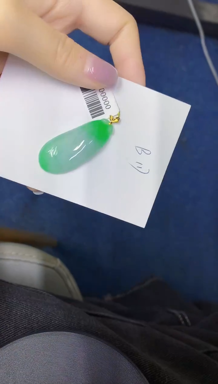 颈饰18K金镶嵌翡翠缅甸天然翡翠A货