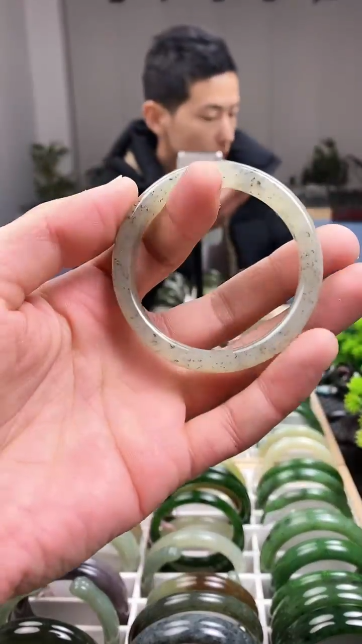 【闪购商品】和田玉手镯未镶嵌52.5