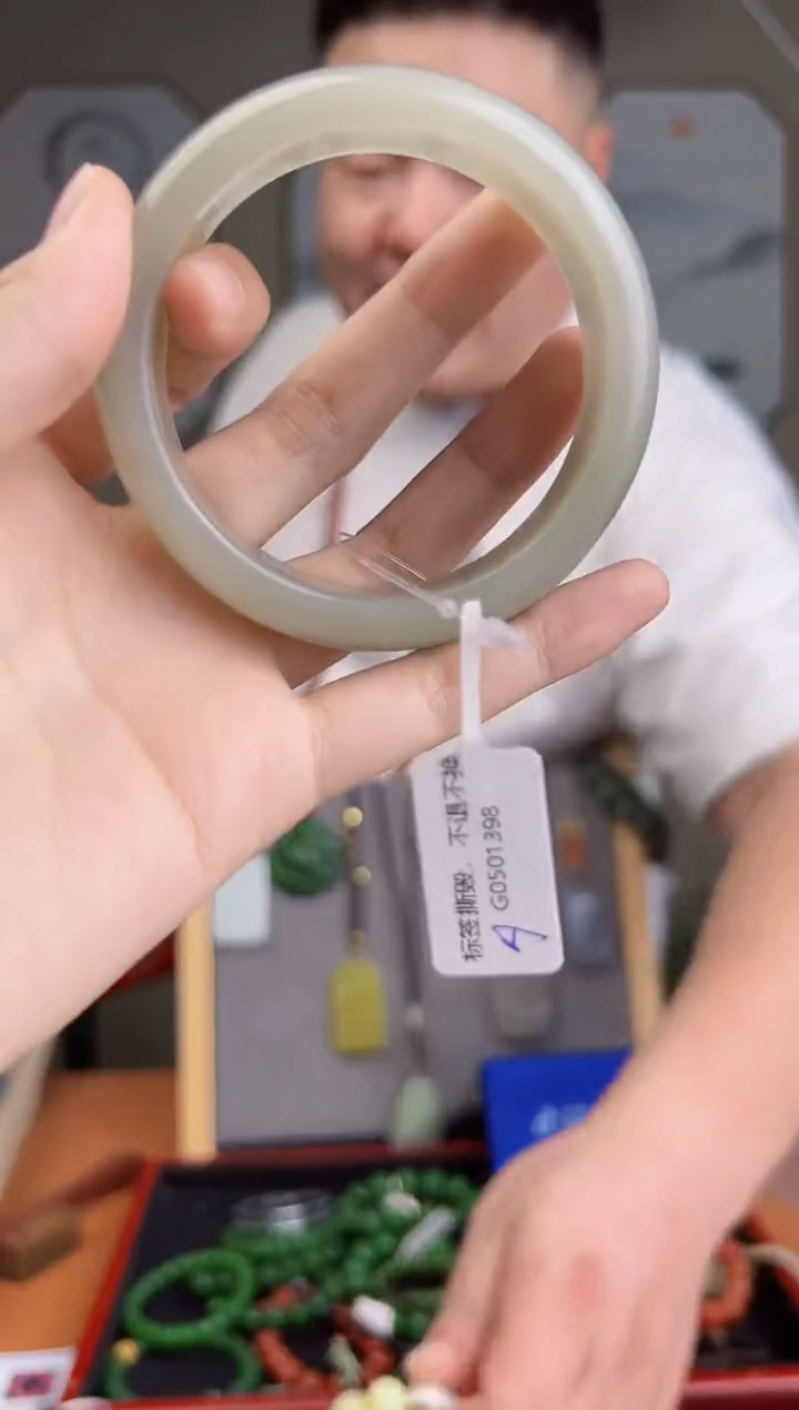 未镶嵌手镯和田玉一物一证 拍一单发一个58