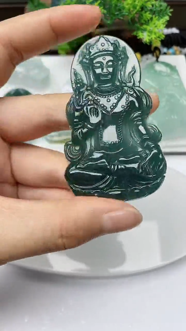 【闪购商品】翡翠颈饰未镶嵌        