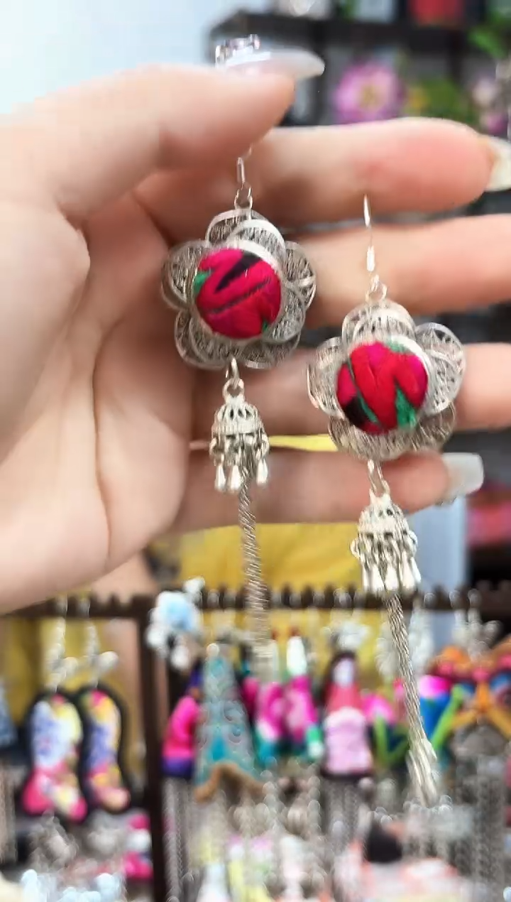 织绣云织瑶非遗老绣饰品667