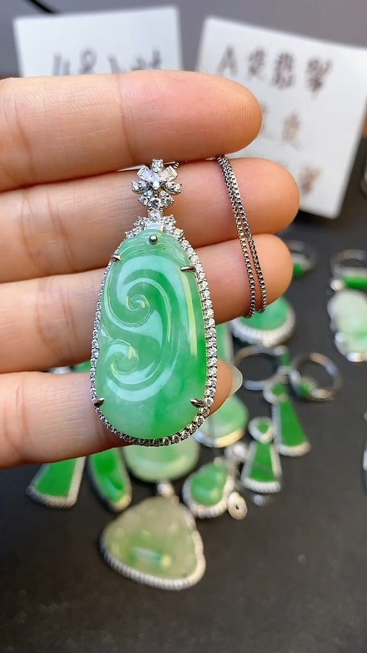 【闪购商品】翡翠吊坠(赠链)银S925镶嵌翡翠如意吊坠