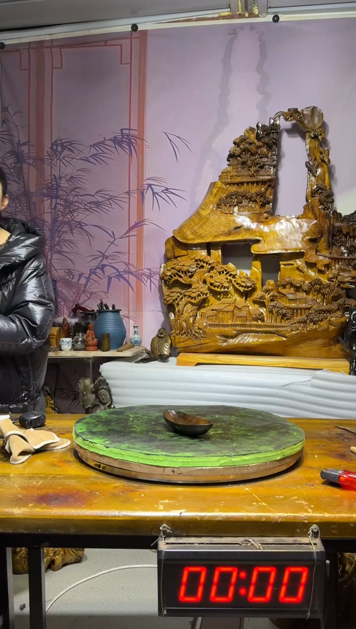 金丝楠N****d金丝楠木雕刻摆件