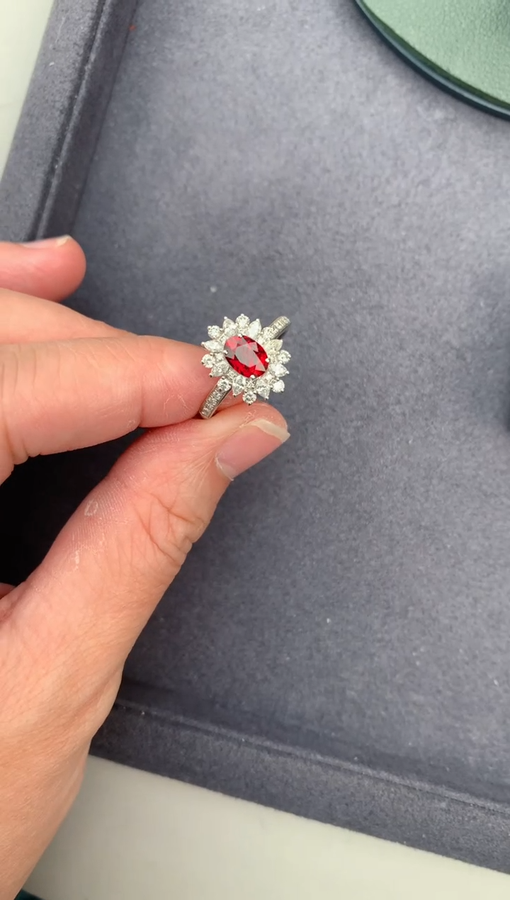 【闪购商品】红宝石戒指18K金镶嵌1ct无烧鸽血红戒指