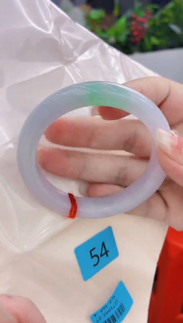 翡翠手镯未镶嵌翡翠手镯