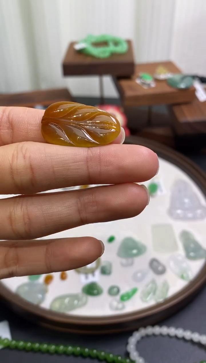 【闪购商品】翡翠颈饰未镶嵌叶子