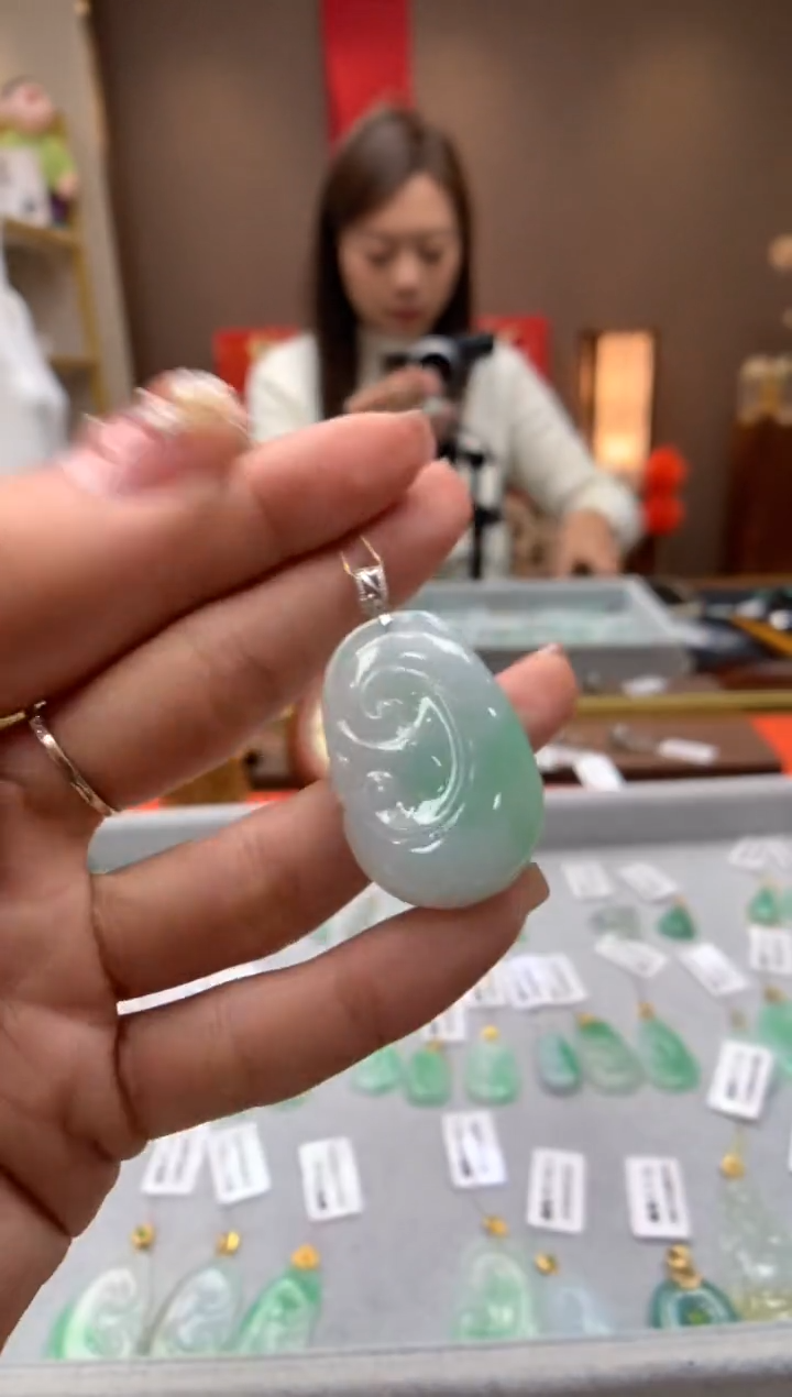 【闪购商品】翡翠颈饰18K金镶嵌如意