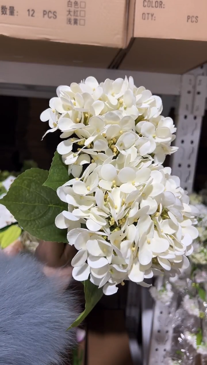  2枝白色手感绣球
