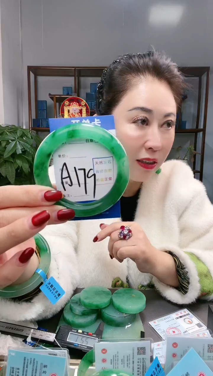 【闪购商品】石英质玉手镯未镶嵌非洲翠