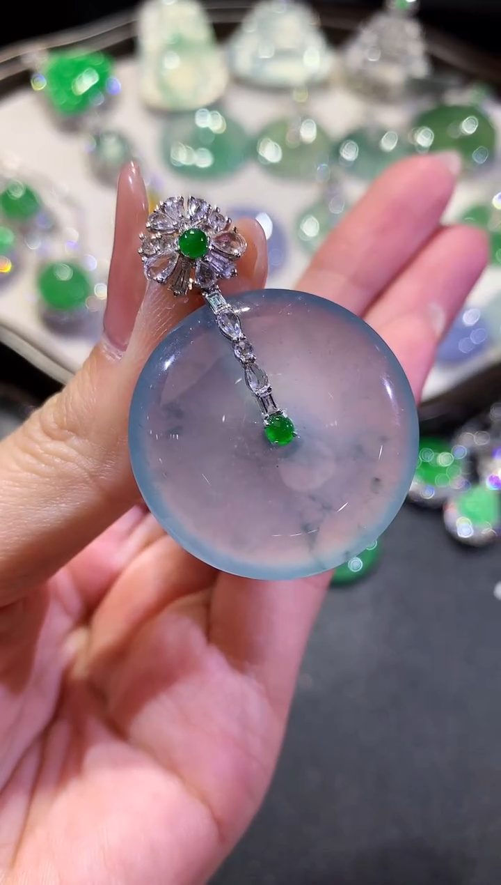 【闪购商品】翡翠吊坠(不含链)18K金镶嵌77无鉴赏