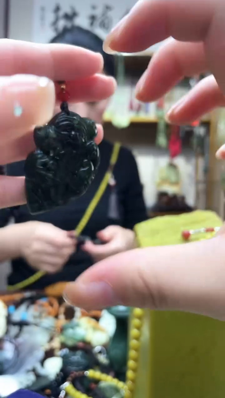 未镶嵌岫玉吊坠··