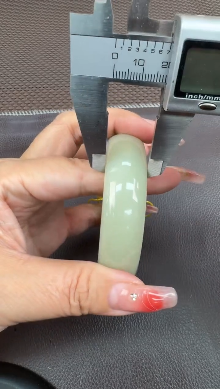 【闪购商品】和田玉手镯未镶嵌60