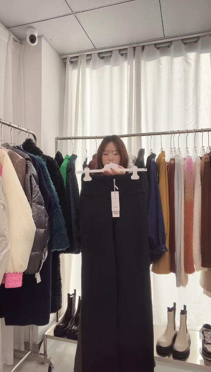 编号015   运动科技纱黑色裤  一口价 详情咨询直播间