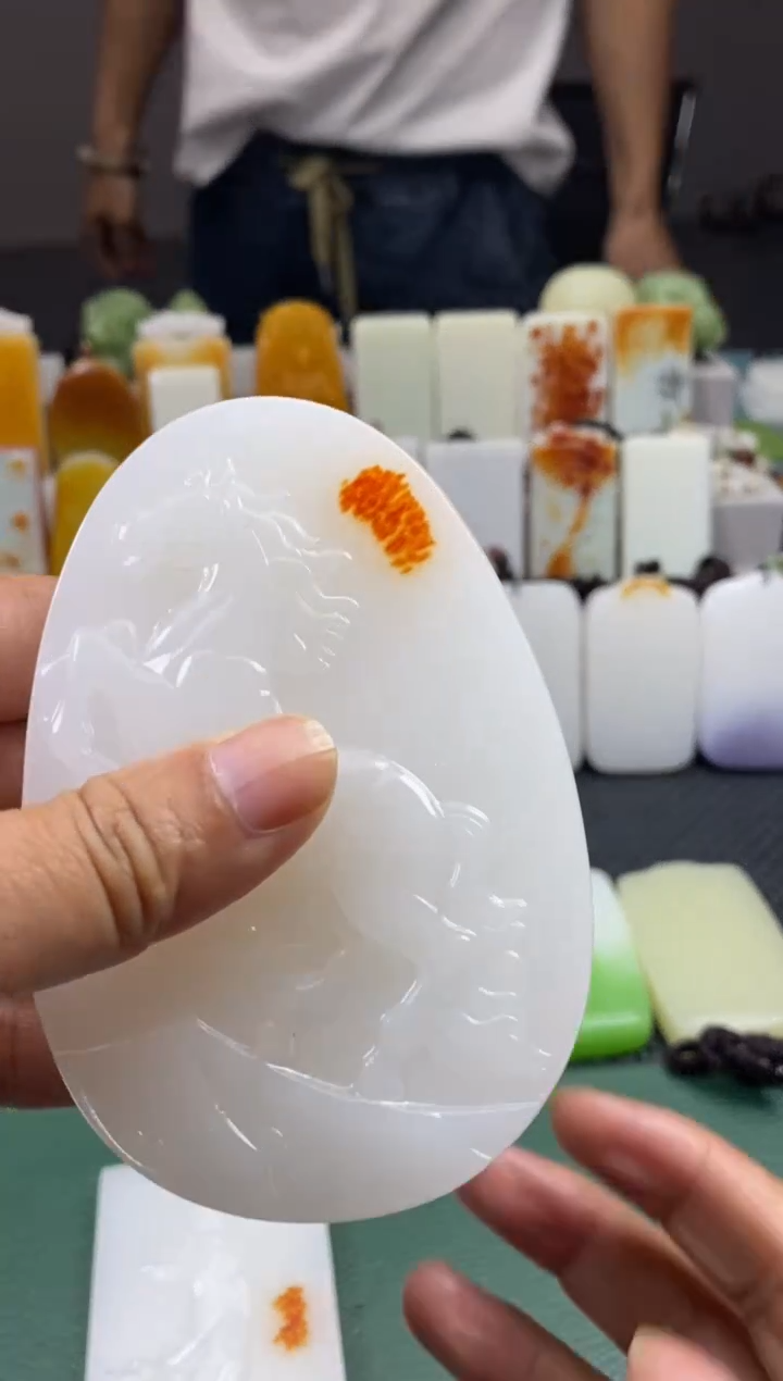 天然玉石未镶嵌颈饰马