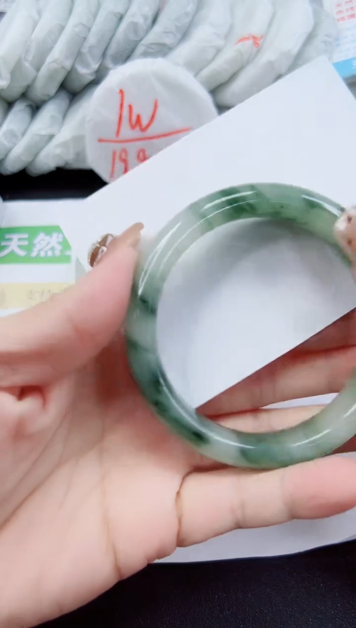 【闪购商品】石英质玉手镯未镶嵌67