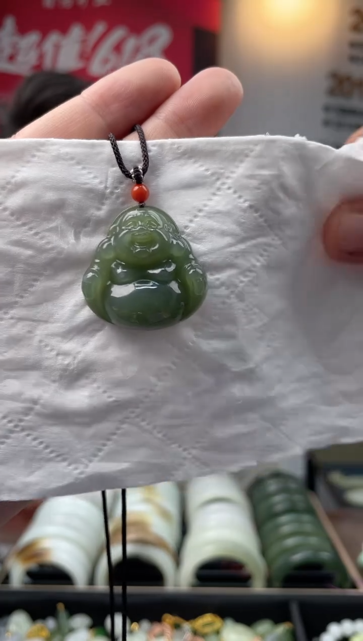 和田玉未镶嵌颈饰沙枣青佛公吊坠一件