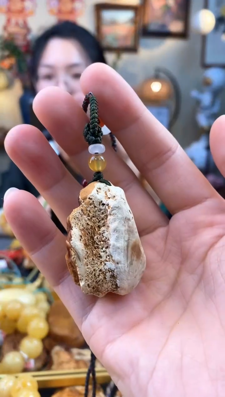 【闪购商品】琥珀颈饰未镶嵌吊坠