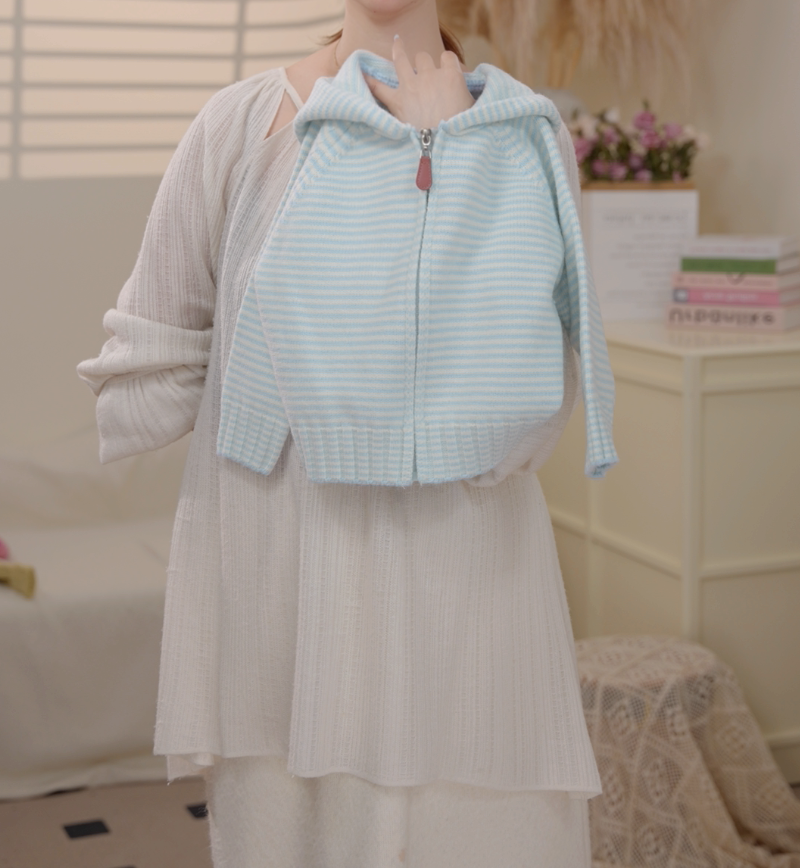 【现货】2025冬季新款女童韩版蓝色加厚条纹连帽毛衣25113A