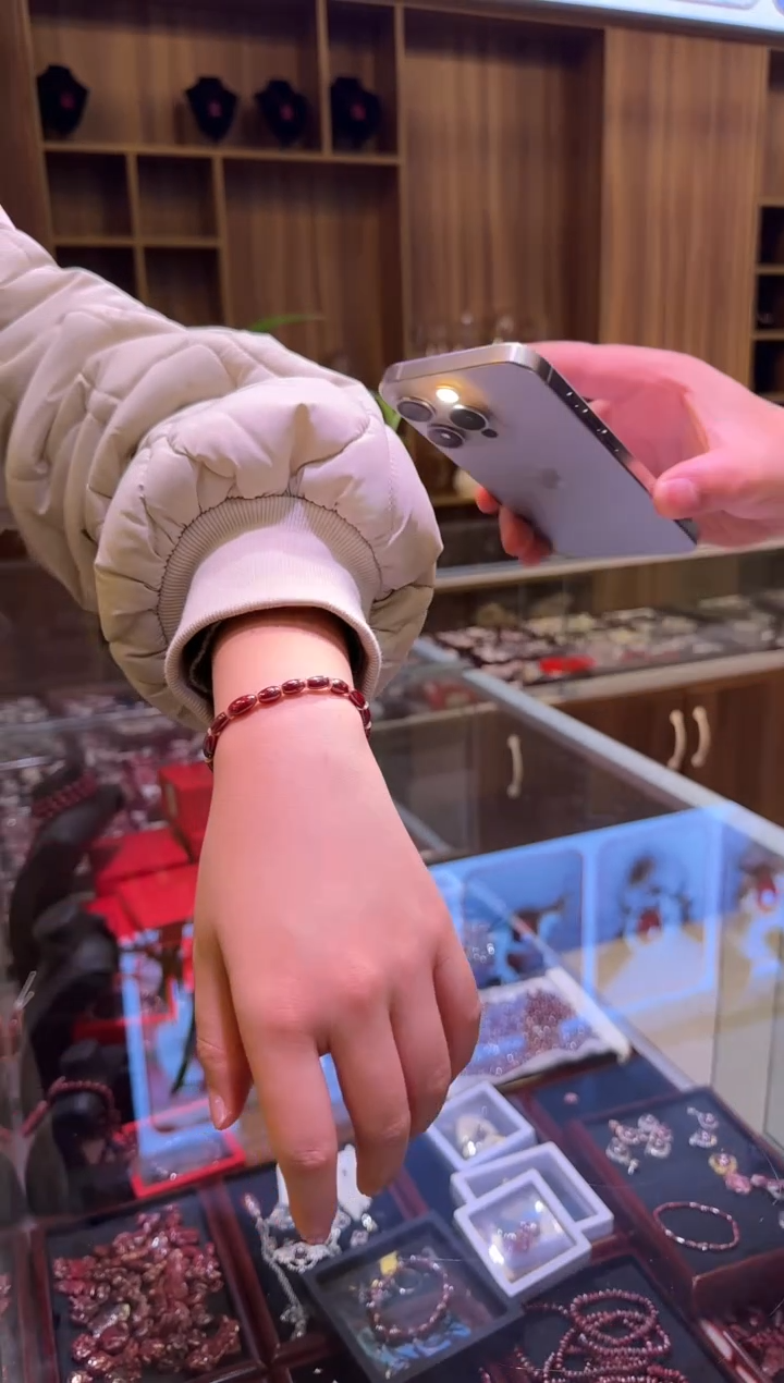 【闪购商品】天然辰砂晶体随形手链晶体随形手链