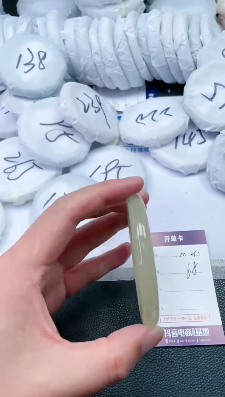 【闪购商品】石英质玉手镯未镶嵌M291