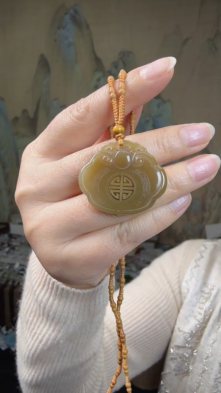 颈饰未镶嵌和田玉.