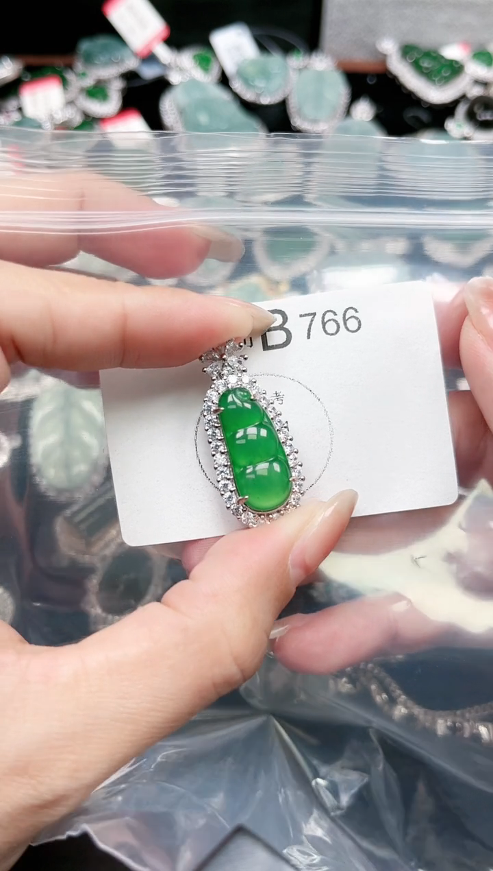 【闪购商品】翡翠颈饰未镶嵌766赠皮绳