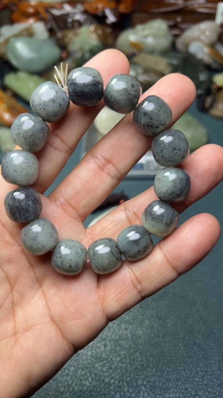 未镶嵌和田玉把件-