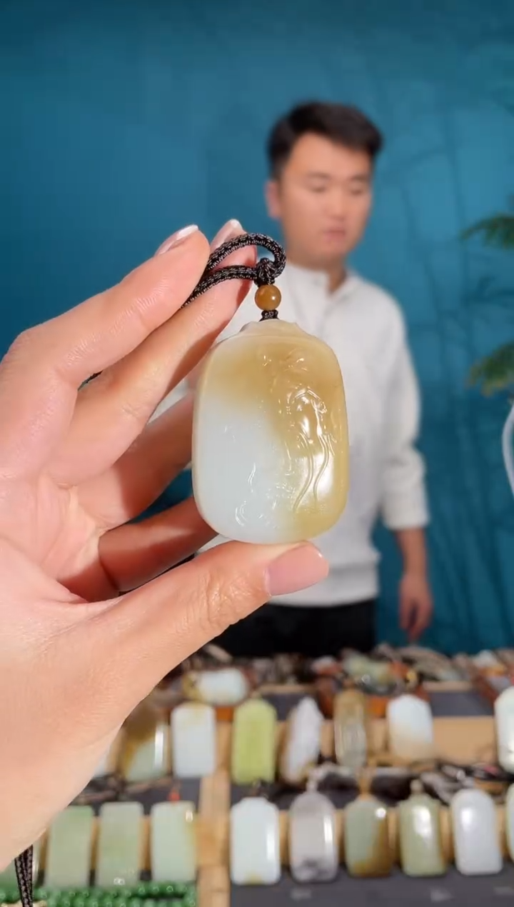 颈饰未镶嵌和田玉1