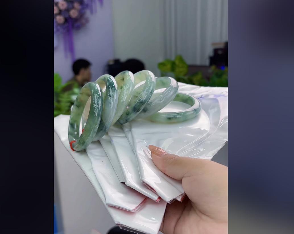 【大李珠宝】翡翠手镯多样性发其一LPP---w016