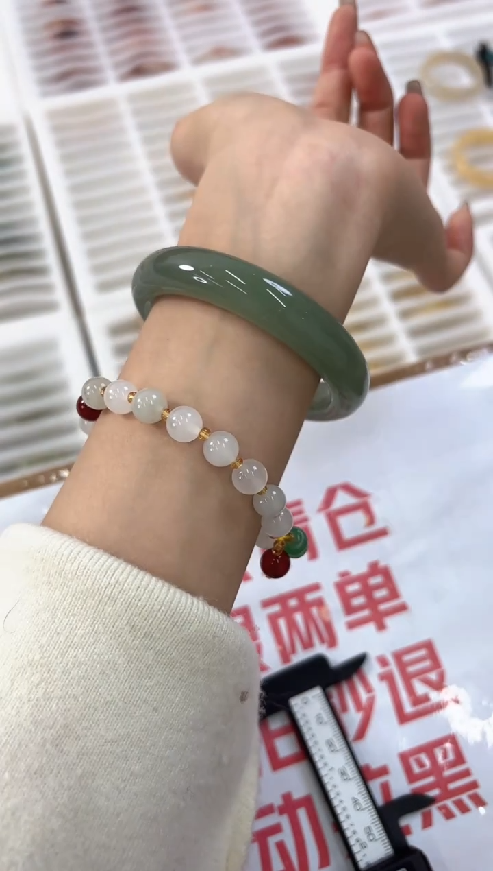 未镶嵌手镯石英质玉137-56D
