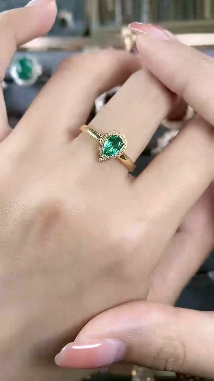 【闪购商品】祖母绿戒指18K金镶嵌18K金镶嵌祖母绿戒指