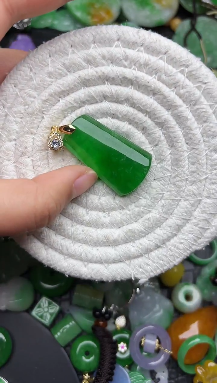 颈饰未镶嵌翡翠缅甸翡翠吊坠