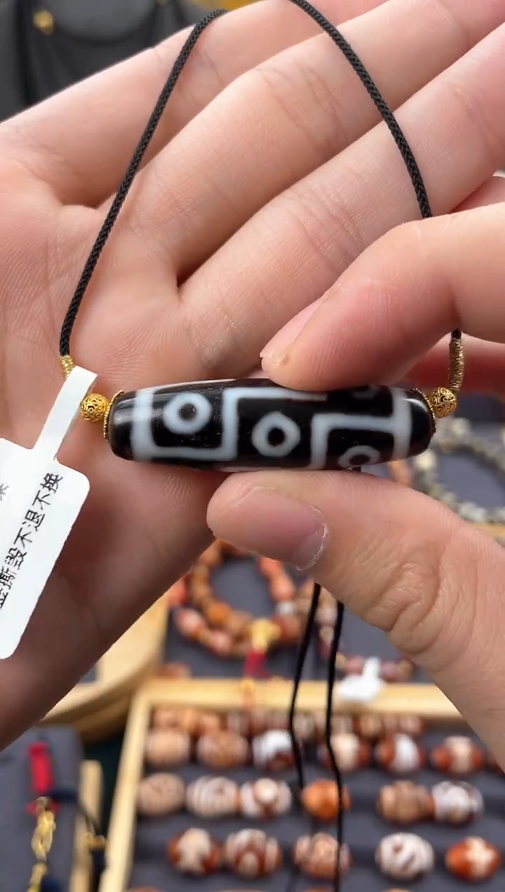 【闪购商品】玛瑙/玉髓颈饰未镶嵌上肯黑白九眼锁骨链