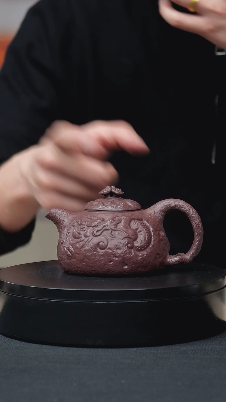 【闪购商品】紫砂茶壶青灰段花器堆龙供春壶