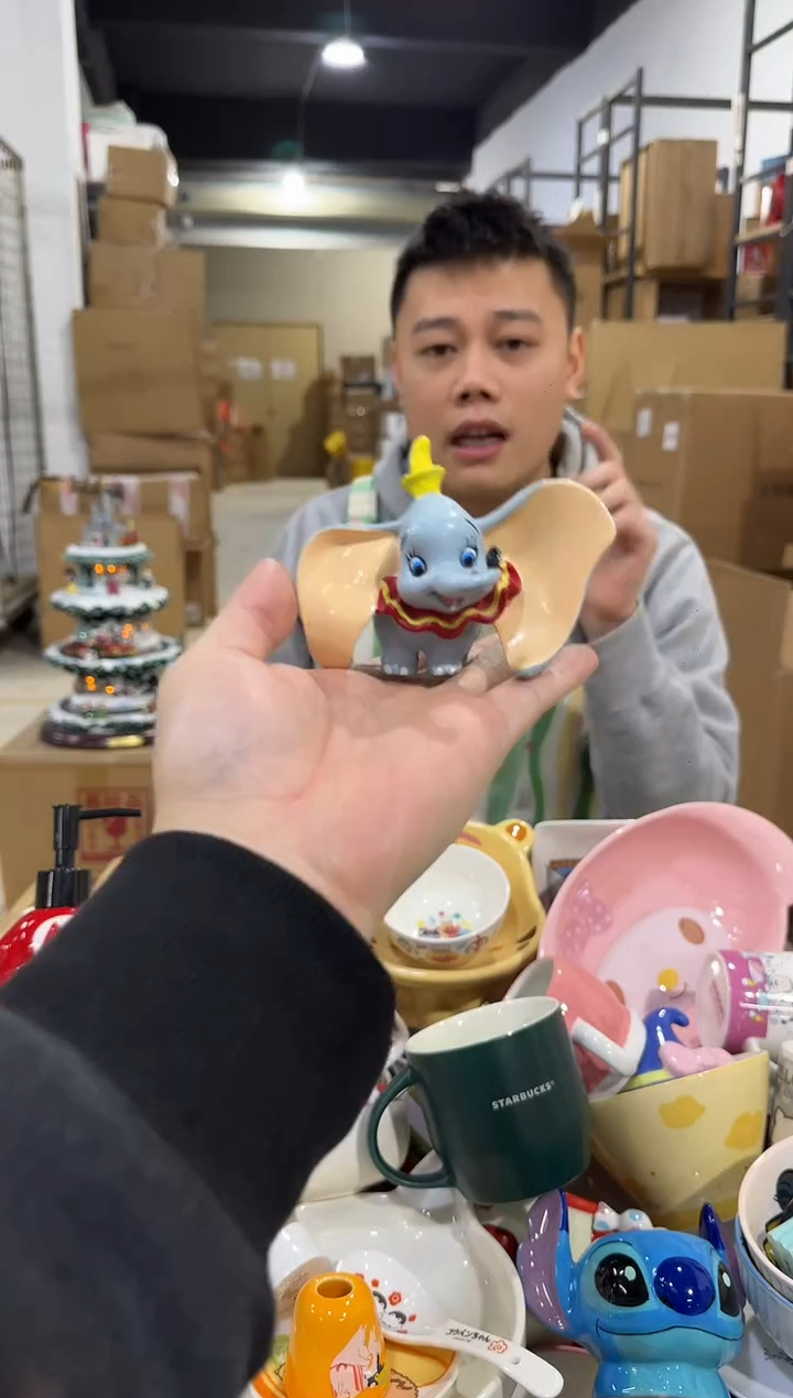 瓷片小飞象摆件  