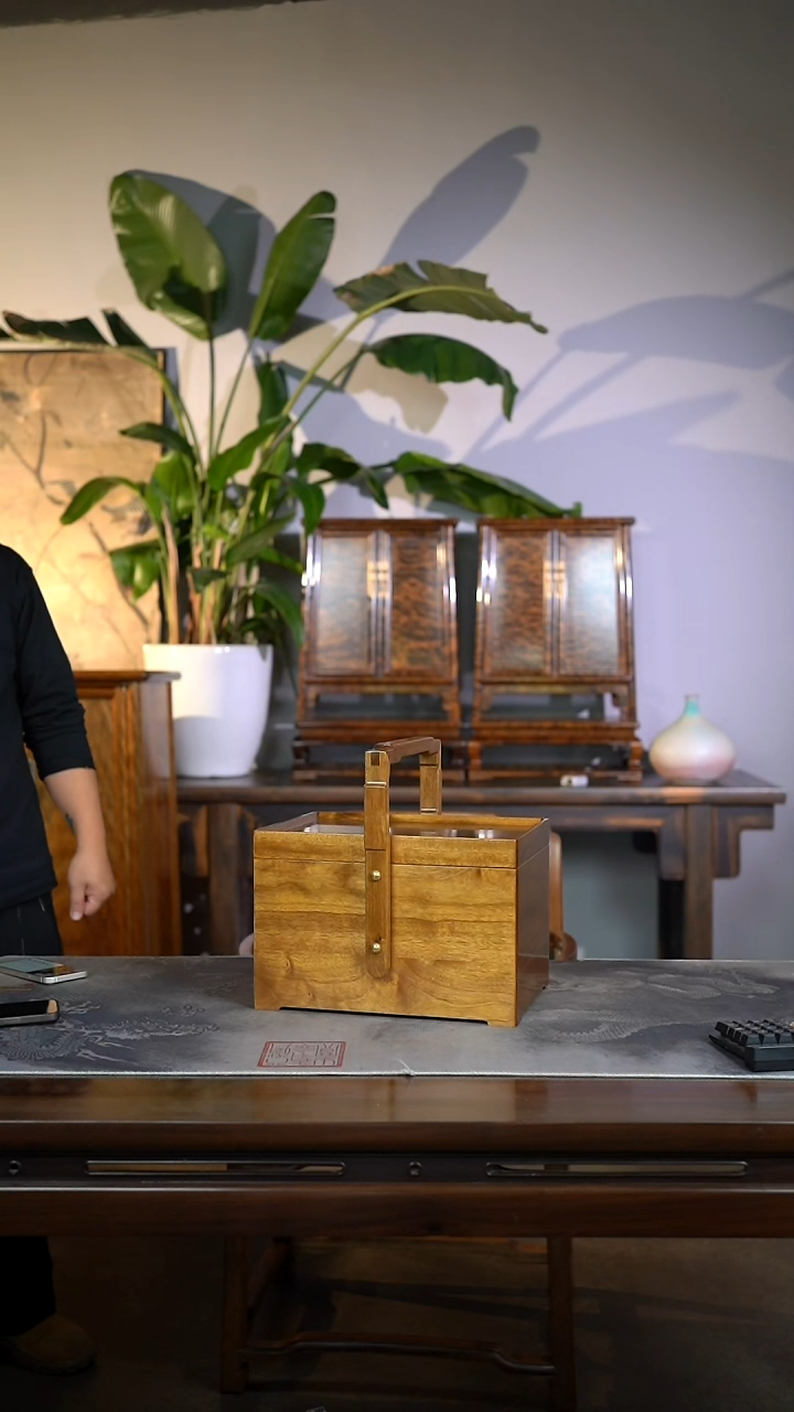 金丝楠老料独板大漆款多功能户外便携茶具收纳提箱