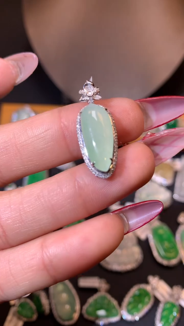 【闪购商品】翡翠吊坠(不含链)18K金镶嵌吊坠