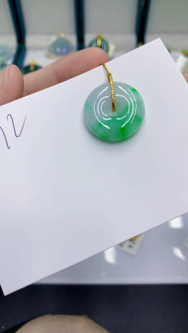 颈饰18K金镶嵌翡翠玘*翡翠