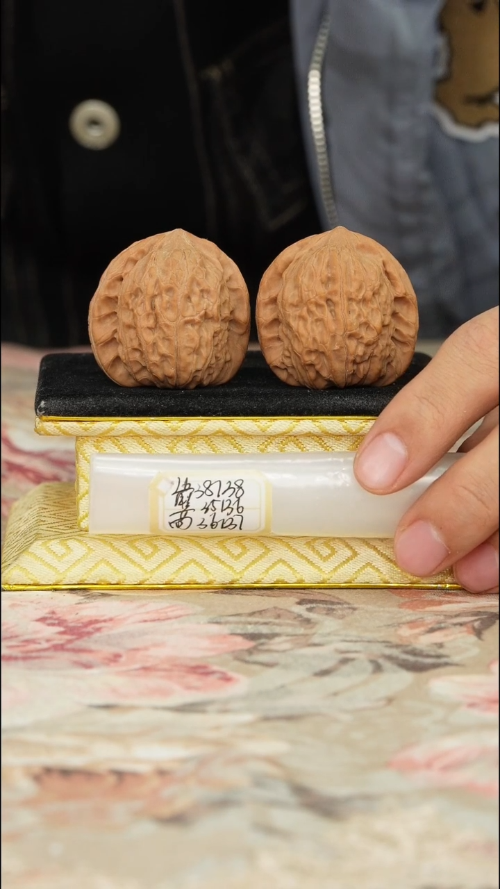 【闪购商品】文玩核桃把件非嫁接将军帽