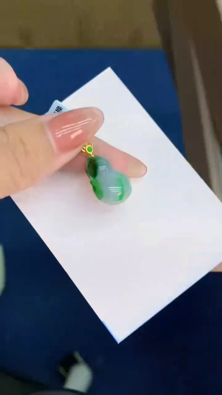 翡翠未镶嵌颈饰           1